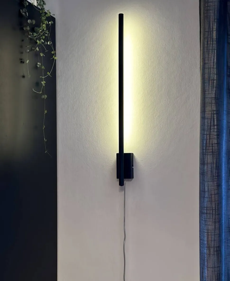 Aneta Lighting LED-seinävalaisin Stecco musta