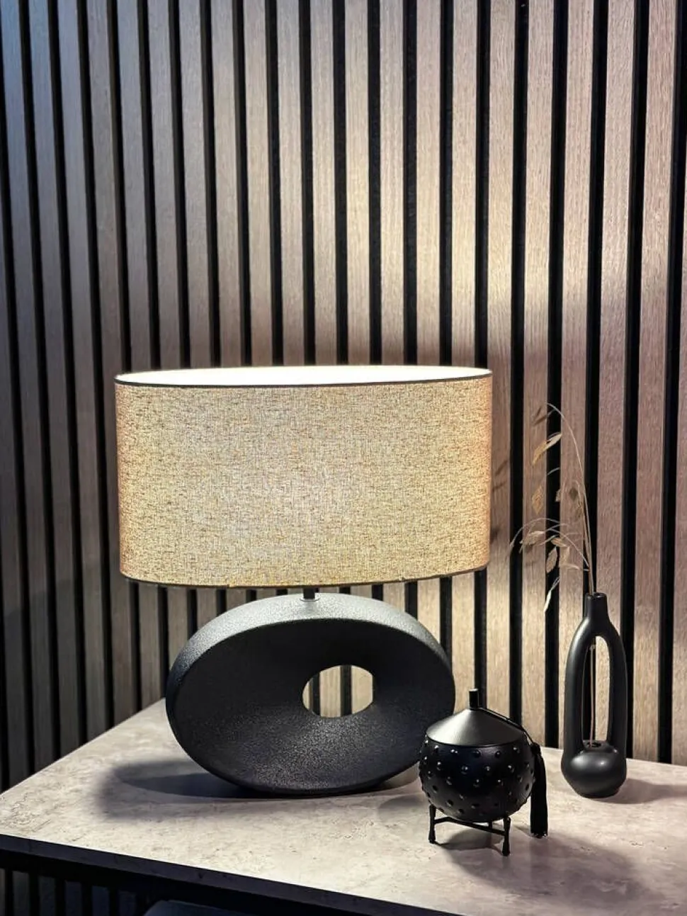 Aneta Lighting pöytävalaisin Ellipse musta/beige