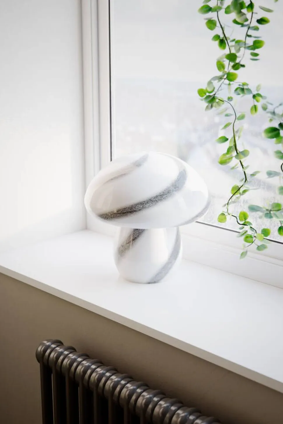By Rydéns pöytävalaisin Mira Mushroom valkoinen / musta