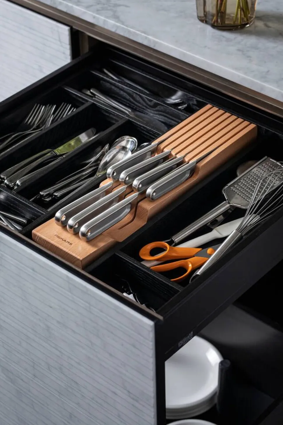 Fiskars All Steel puinen veitsiteline vetolaatikkoon
