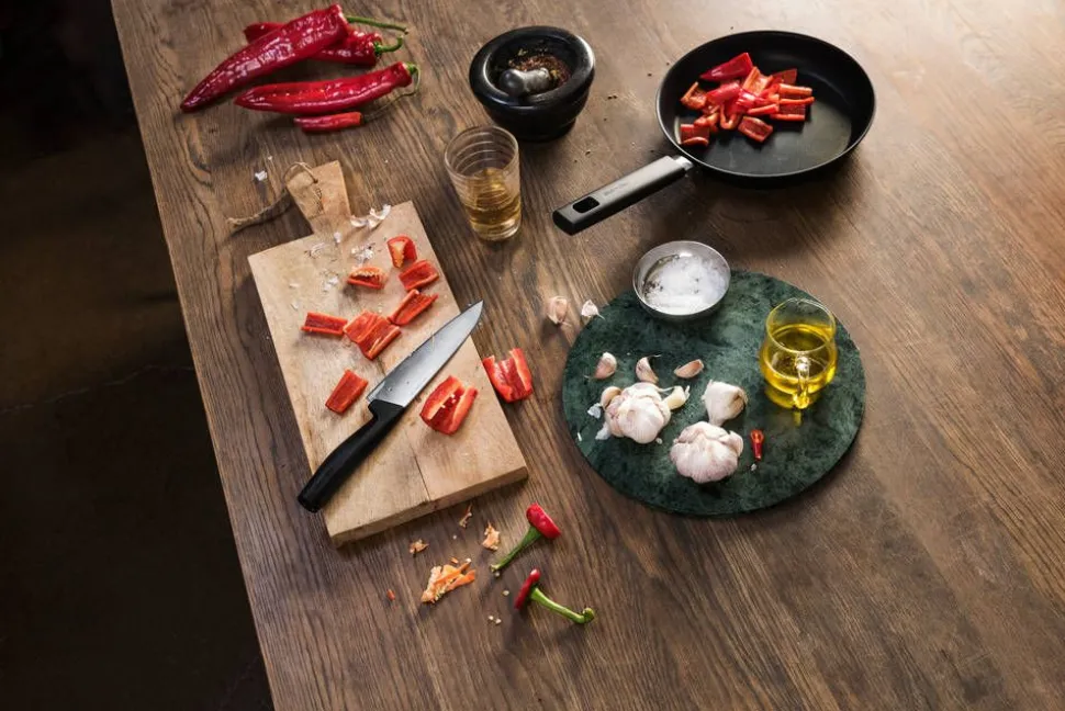 Fiskars Hard Edge kokkiveitsi