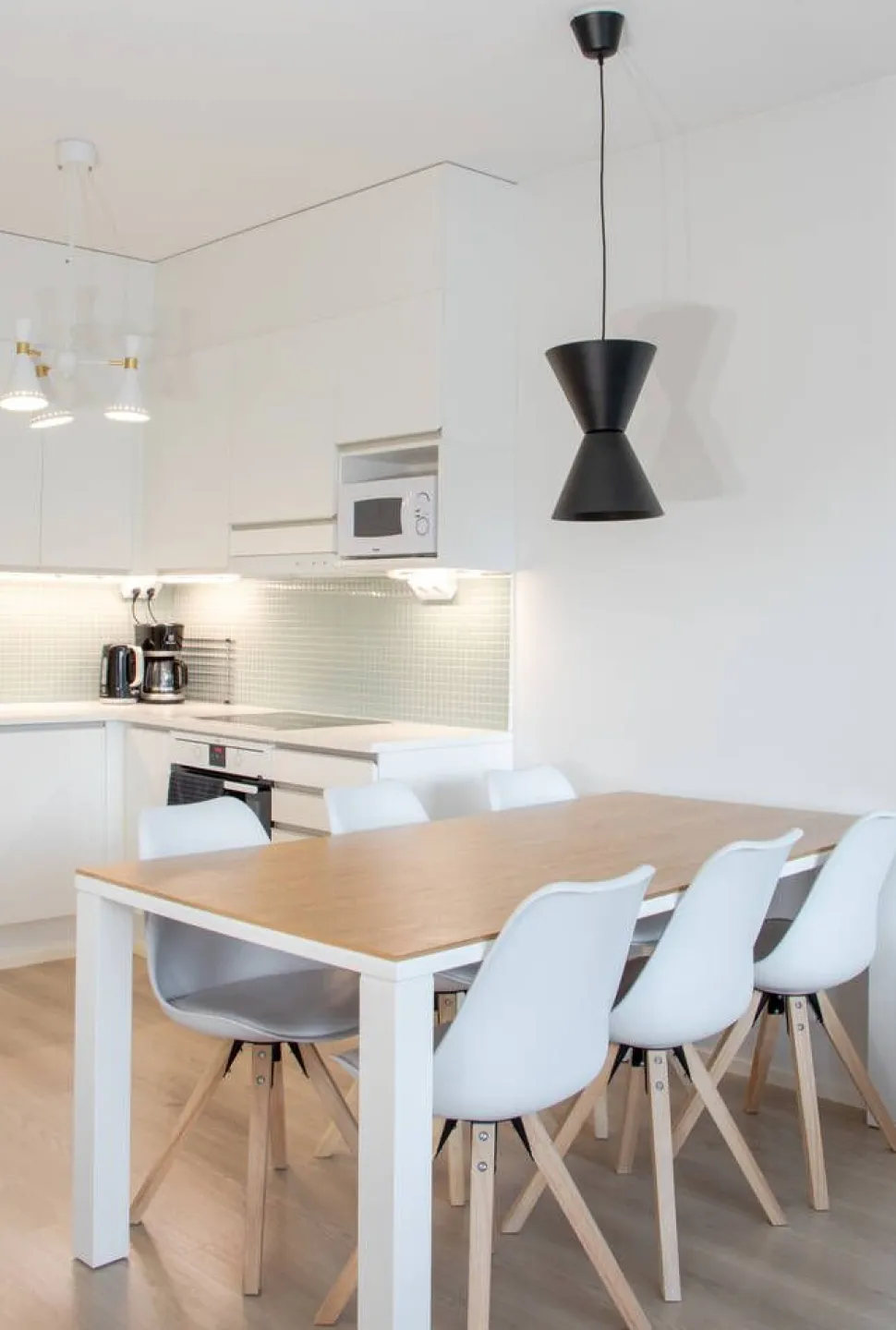 Sessak Länsi designriippuvalaisin musta