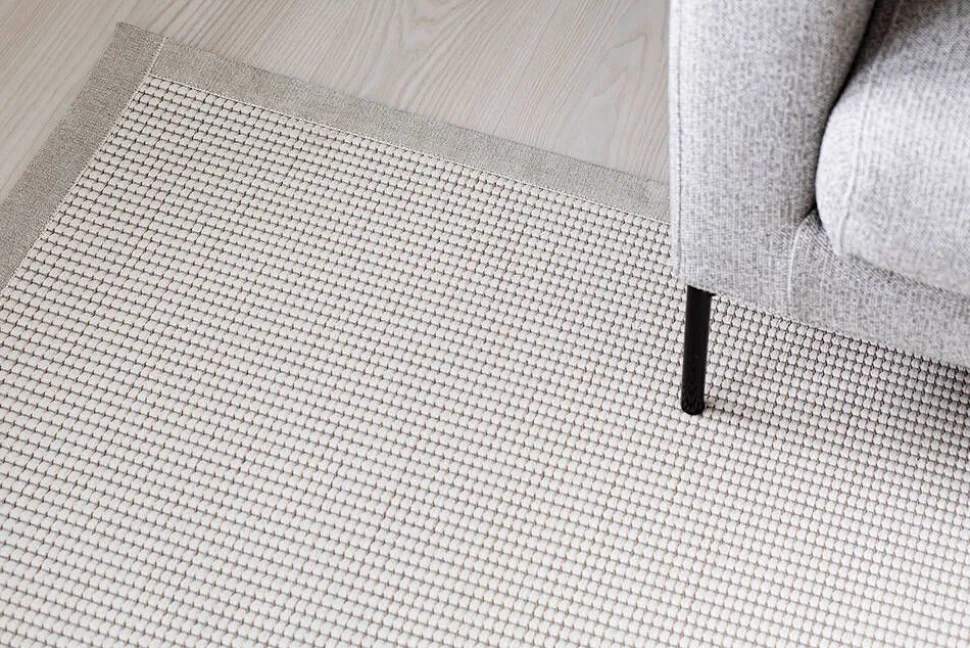 VM-Carpet Lyyra 52 valkoinen 160*230 cm, kantti 1